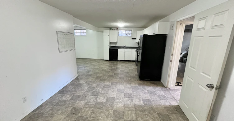 12915 69 Street Northwest, Edmonton, AB, T5C 0H3 - 4