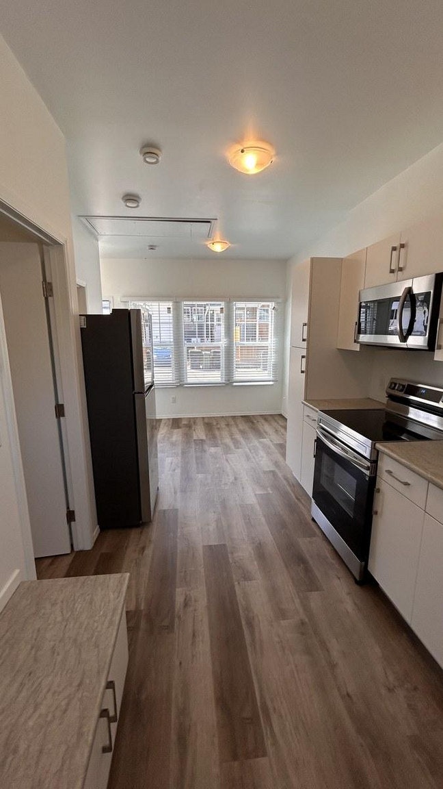 12030 - G-12032 54th Street Northwest, Edmonton, AB, T5W 3N3 - 5