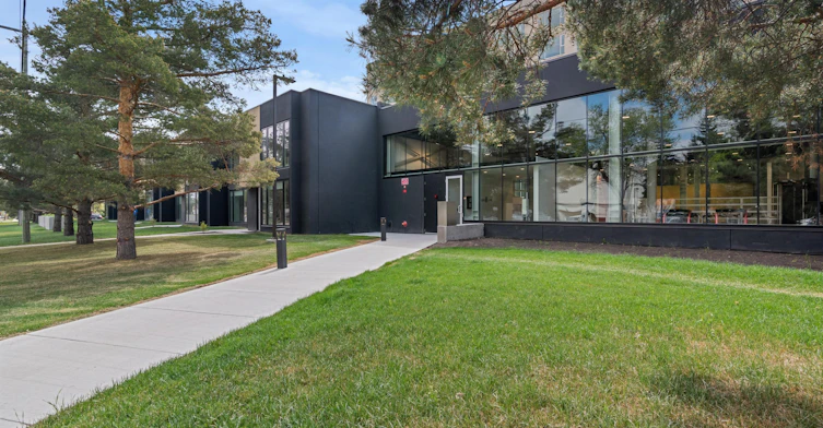 TH 04-12825 115 Avenue Northwest, Edmonton, AB, T5M 2X8 - 2