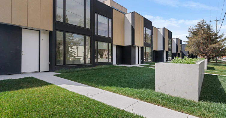 TH 04-12825 115 Avenue Northwest, Edmonton, AB, T5M 2X8 - 3