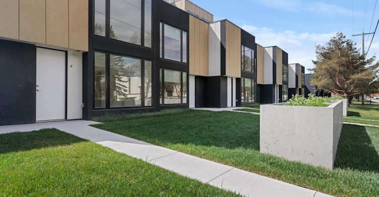 TH 3-12825 115 Avenue Northwest, Edmonton, AB, T5M 2X8 - 2