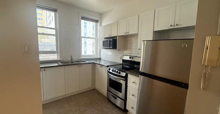 182 Lisgar Street, Ottawa, ON, K2P 0C4 - 2