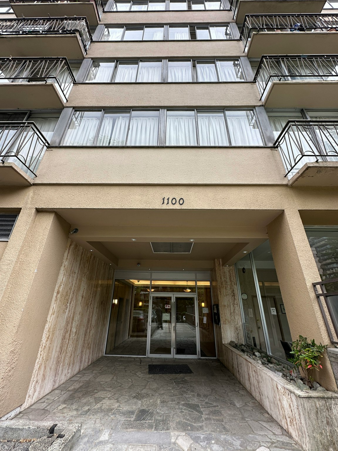 1100 Jervis Street, Vancouver, BC, V6E 2C4 - 3