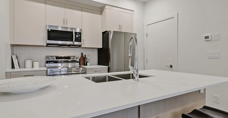 310-3408 37 Street Southwest, Calgary, AB, T3E 3C1