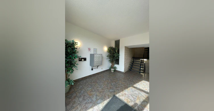 9107 88 Avenue Northwest, Edmonton, AB, T6C 3P9 - 6