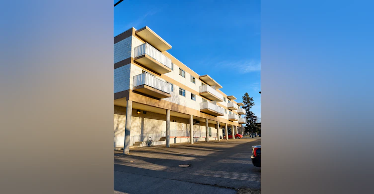 9107 88 Avenue Northwest, Edmonton, AB, T6C 3P9 - 5