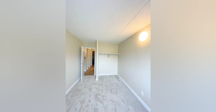 9107 88 Avenue Northwest, Edmonton, AB, T6C 3P9 - 7