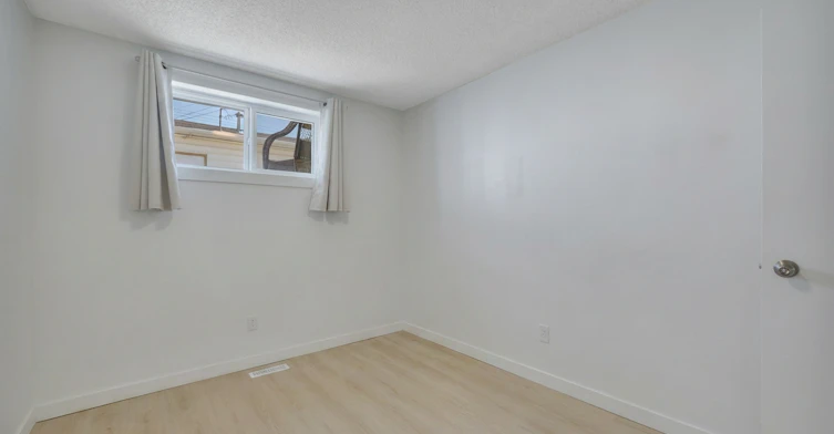 B-10611 155 Street Northwest, Edmonton, AB, T5P 2M4 - 8
