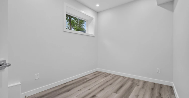 10821 112 Street Northwest, Edmonton, AB, T5H 3H4 - 37