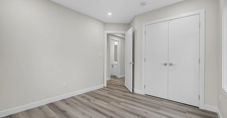 10821 112 Street Northwest, Edmonton, AB, T5H 3H4 - 16