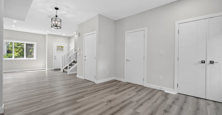 10821 112 Street Northwest, Edmonton, AB, T5H 3H4 - 7