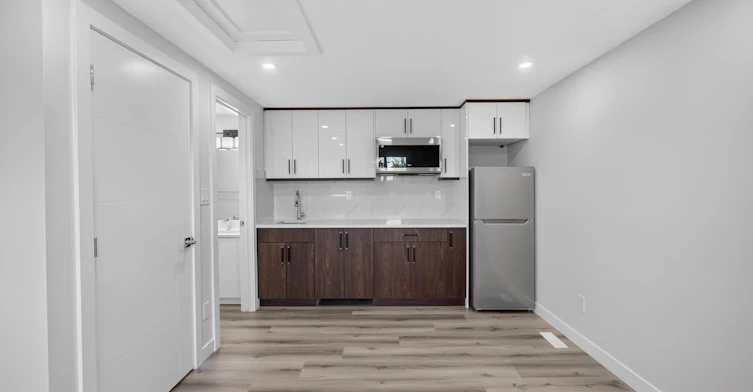 10821 112 Street Northwest, Edmonton, AB, T5H 3H4 - 25