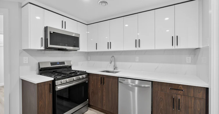 10821 112 Street Northwest, Edmonton, AB, T5H 3H4 - 33