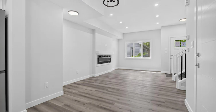 10821 112 Street Northwest, Edmonton, AB, T5H 3H4 - 6