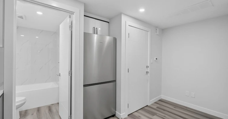 10821 112 Street Northwest, Edmonton, AB, T5H 3H4 - 34