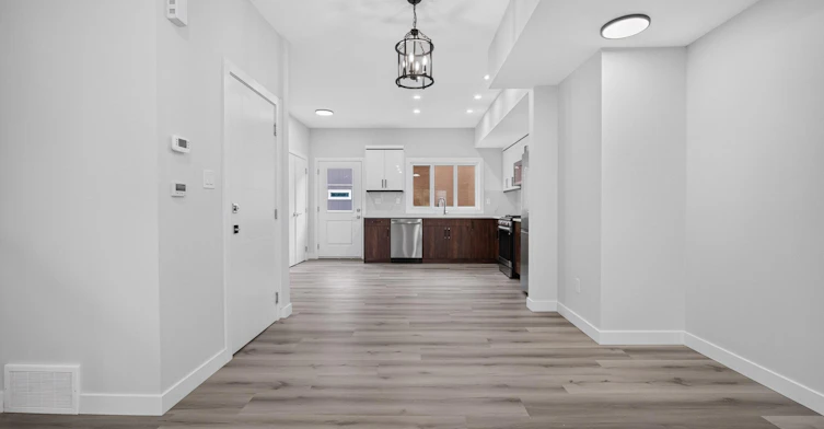 10821 112 Street Northwest, Edmonton, AB, T5H 3H4 - 5