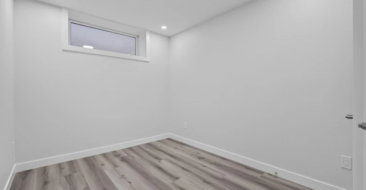 10821 112 Street Northwest, Edmonton, AB, T5H 3H4 - 3
