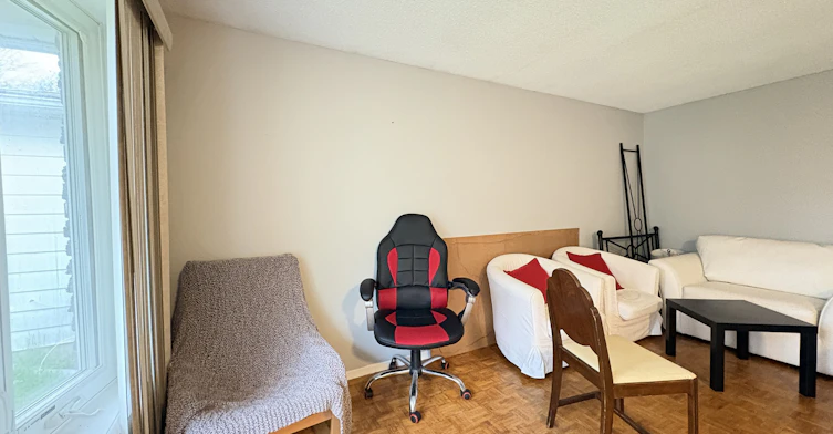 1-40 Amos Avenue, Waterloo, ON, N2L 5G3 - 4