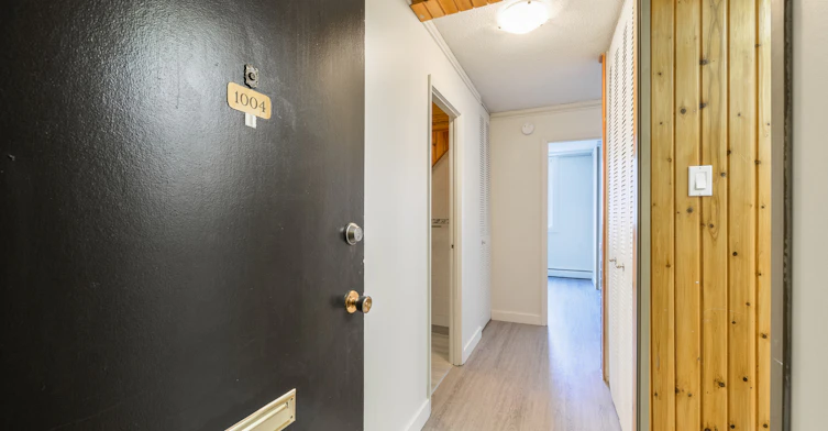 11027 102 Street Northwest, Edmonton, AB, T5H 3X2 - 13