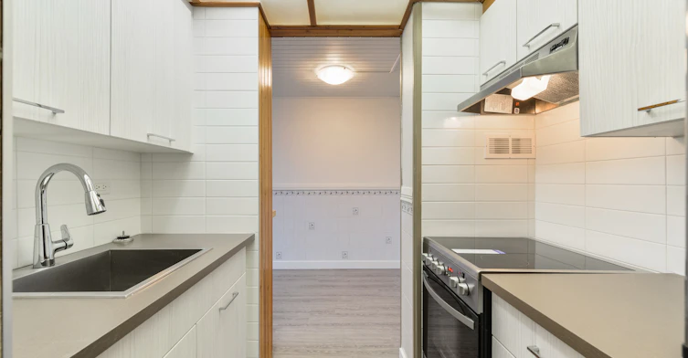 11027 102 Street Northwest, Edmonton, AB, T5H 3X2 - 3