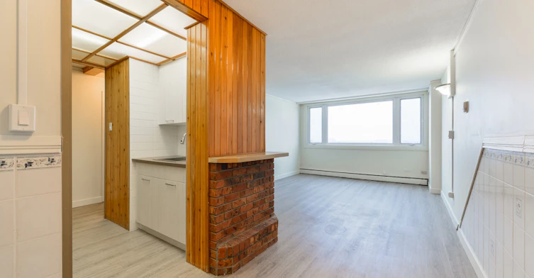 11027 102 Street Northwest, Edmonton, AB, T5H 3X2 - 5