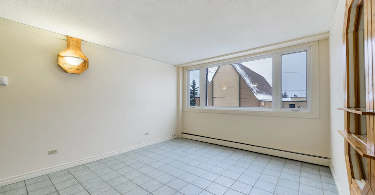 11027 102 Street Northwest, Edmonton, AB, T5H 3X2 - 10