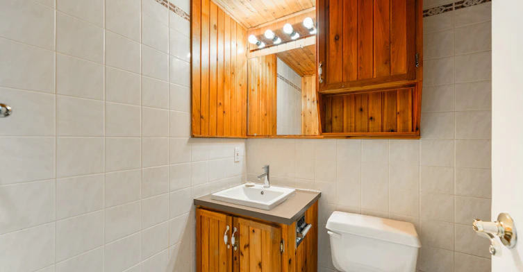 11027 102 Street Northwest, Edmonton, AB, T5H 3X2 - 12