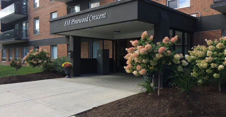 FEED-838 Pinewood Crescent, Ottawa, ON, K2B 8B7 - 2