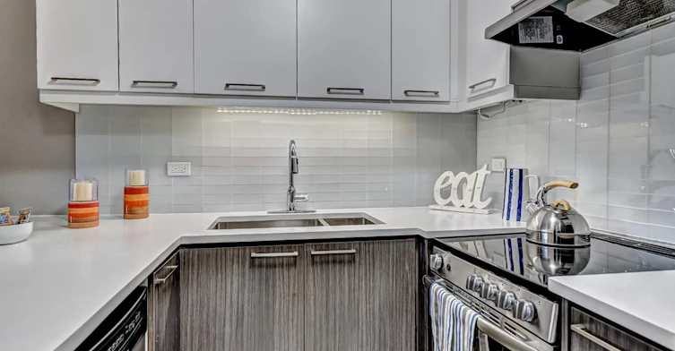 407-2050 De Maisonneuve Boulevard Ouest, Montréal, QC, H3H 1K7 - 2