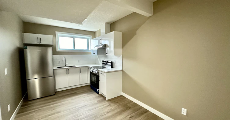 19135 29 Avenue Northwest, Edmonton, AB, T6M 3B5 - 3