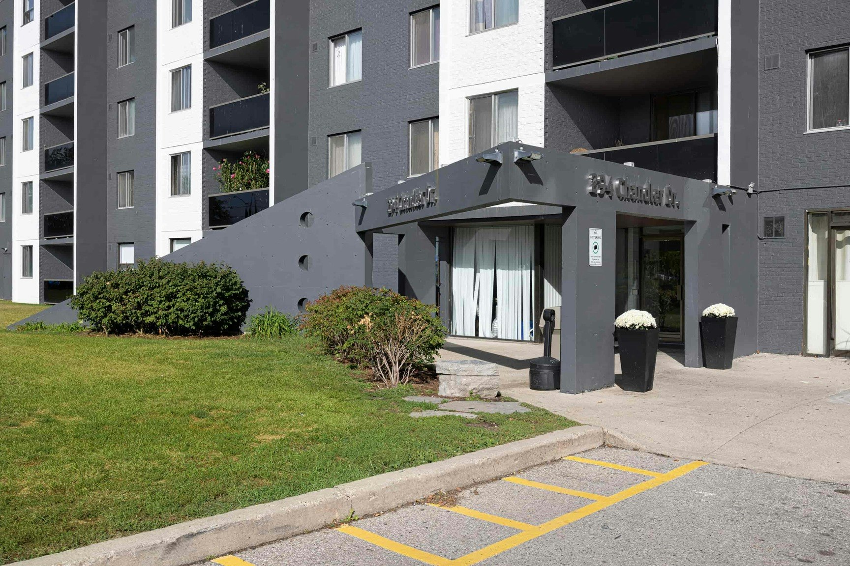 803-294 Chandler Drive, Kitchener, ON, N2E 2K1 - 2