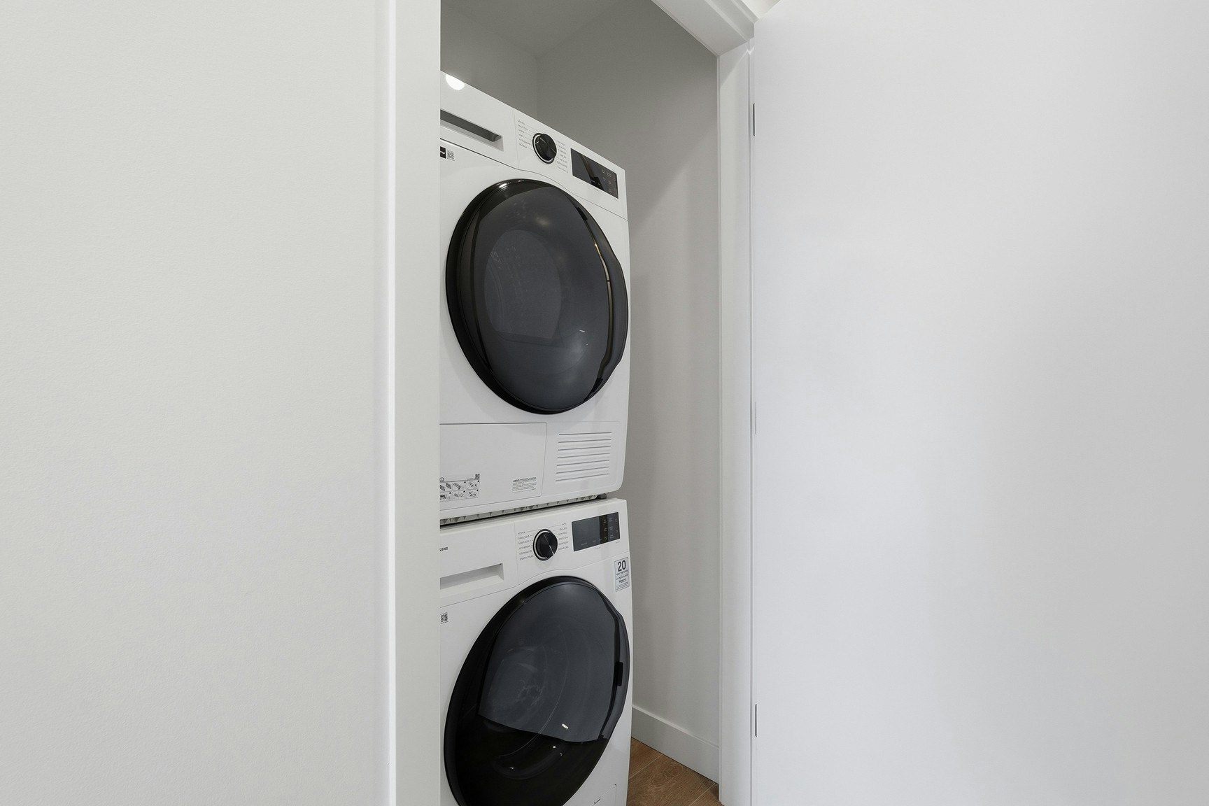 0-275 East 2nd Street, North Vancouver, BC, V7L 1C4 - 5