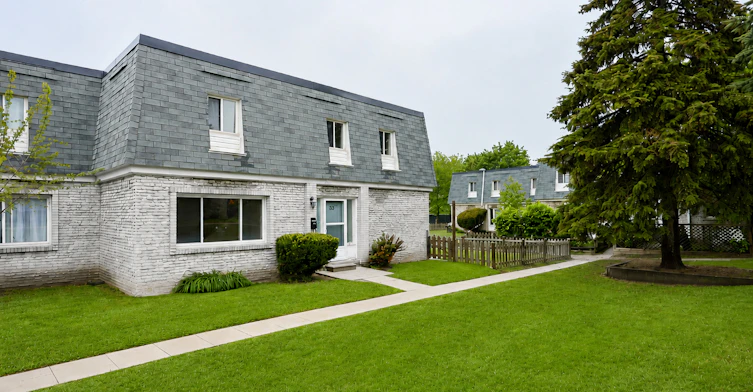 1350-40-1400 Winding Trail, Mississauga, ON, L4Y 2T8
