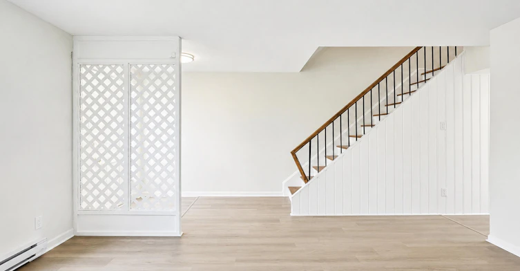 8-1400 Winding Trail, Mississauga, ON, L4Y 2T8 - 2