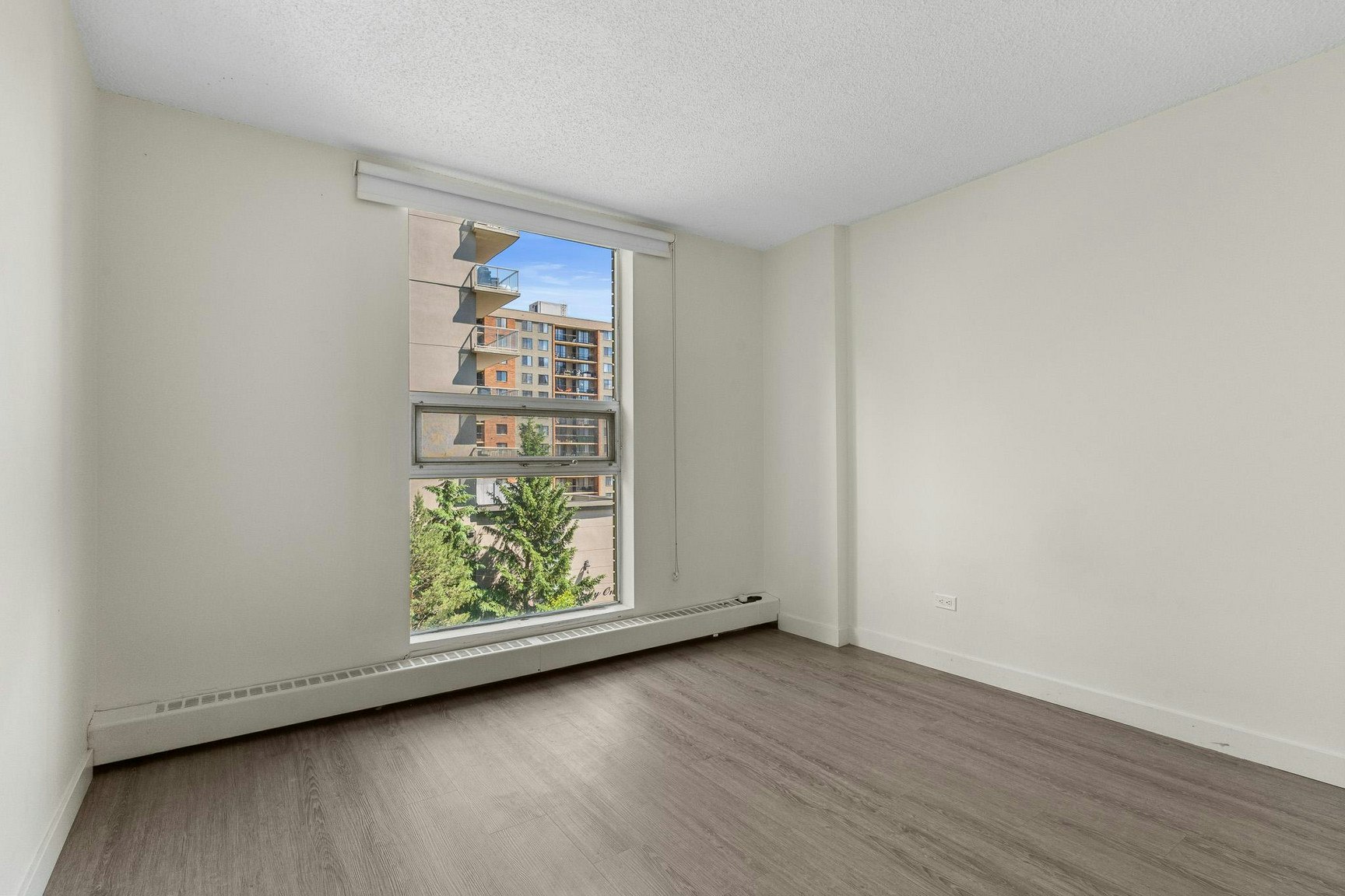 9820 104 Street Northwest, Edmonton, AB, T5K 0Z1 - 3