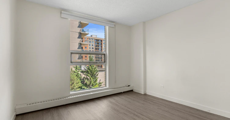 9820 104 Street Northwest, Edmonton, AB, T5K 0Z1 - 3