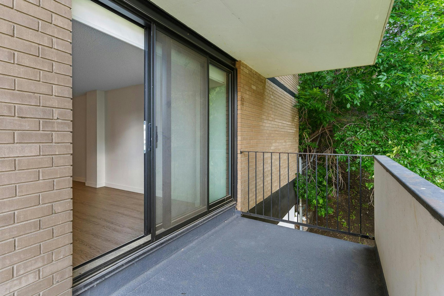 9820 104 Street Northwest, Edmonton, AB, T5K 0Z1 - 9