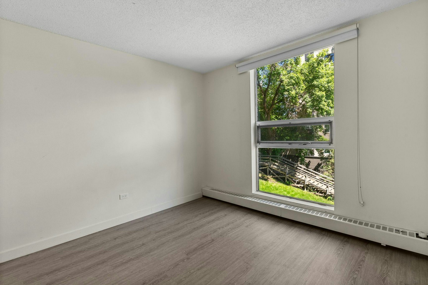 9820 104 Street Northwest, Edmonton, AB, T5K 0Z1 - 6
