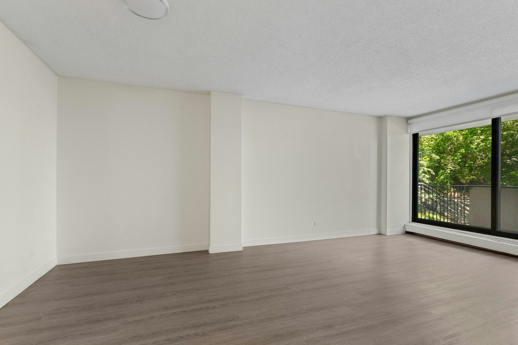 9820 104 Street Northwest, Edmonton, AB, T5K 0Z1 - 4