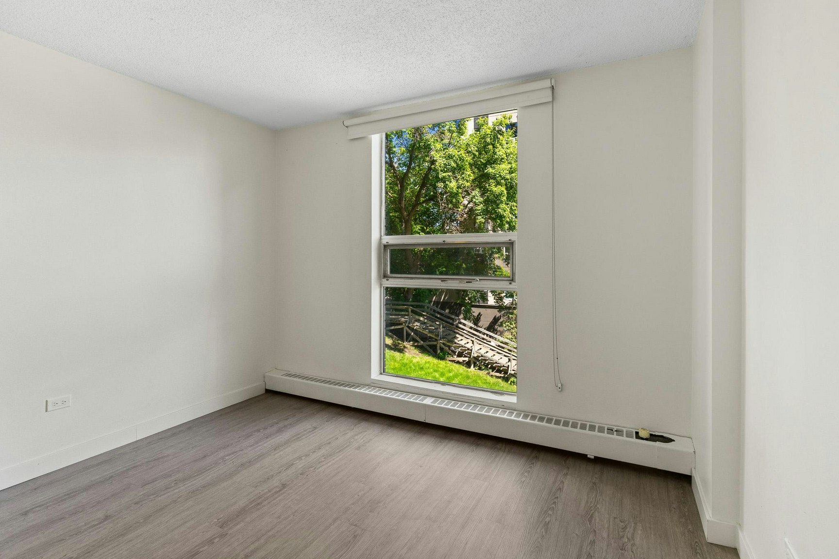 9820 104 Street Northwest, Edmonton, AB, T5K 0Z1 - 7