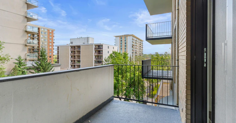 9820 104 Street Northwest, Edmonton, AB, T5K 0Z1 - 10