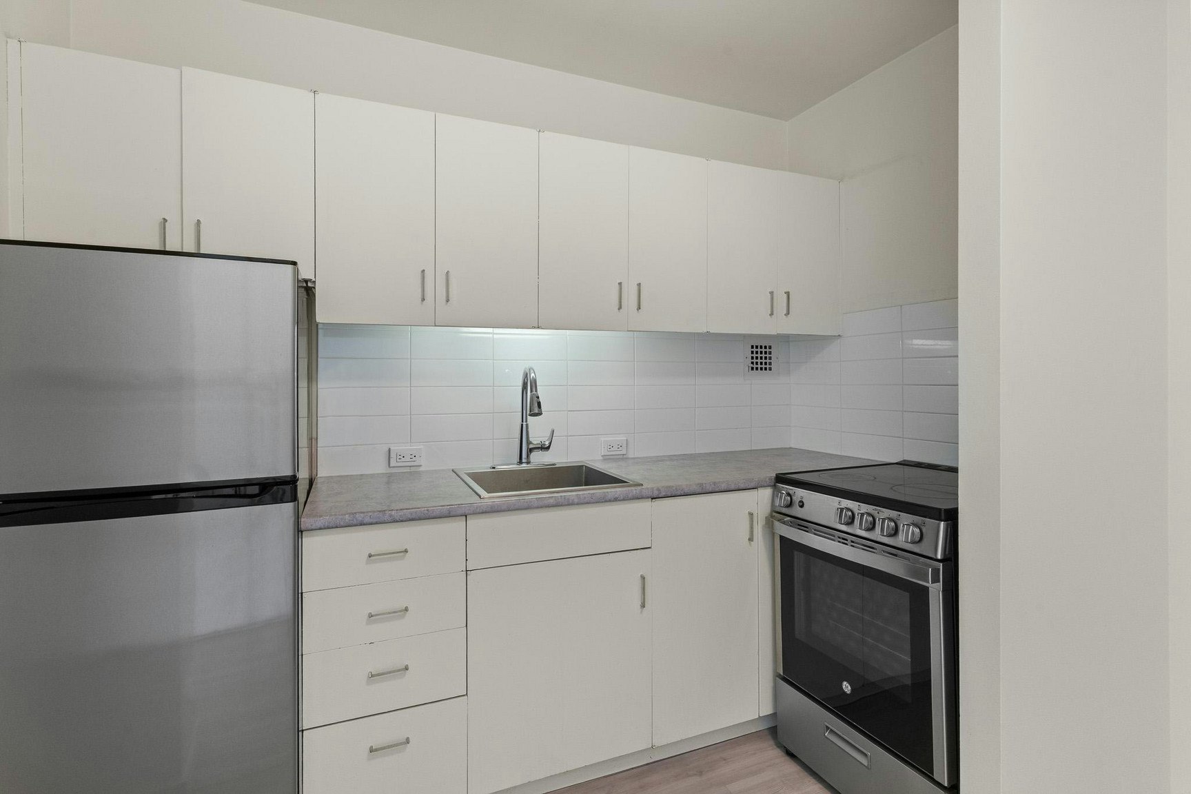 9820 104 Street Northwest, Edmonton, AB, T5K 0Z1 - 2