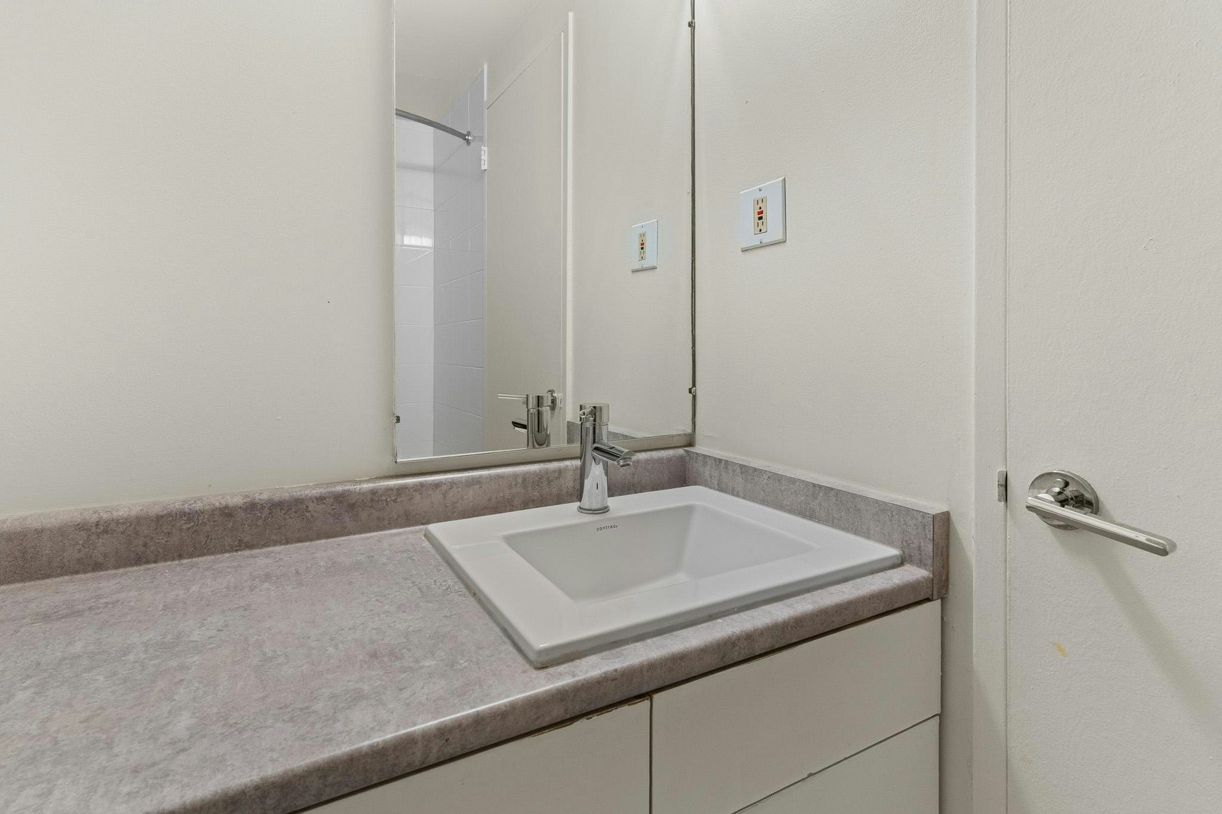 9820 104 Street Northwest, Edmonton, AB, T5K 0Z1 - 10