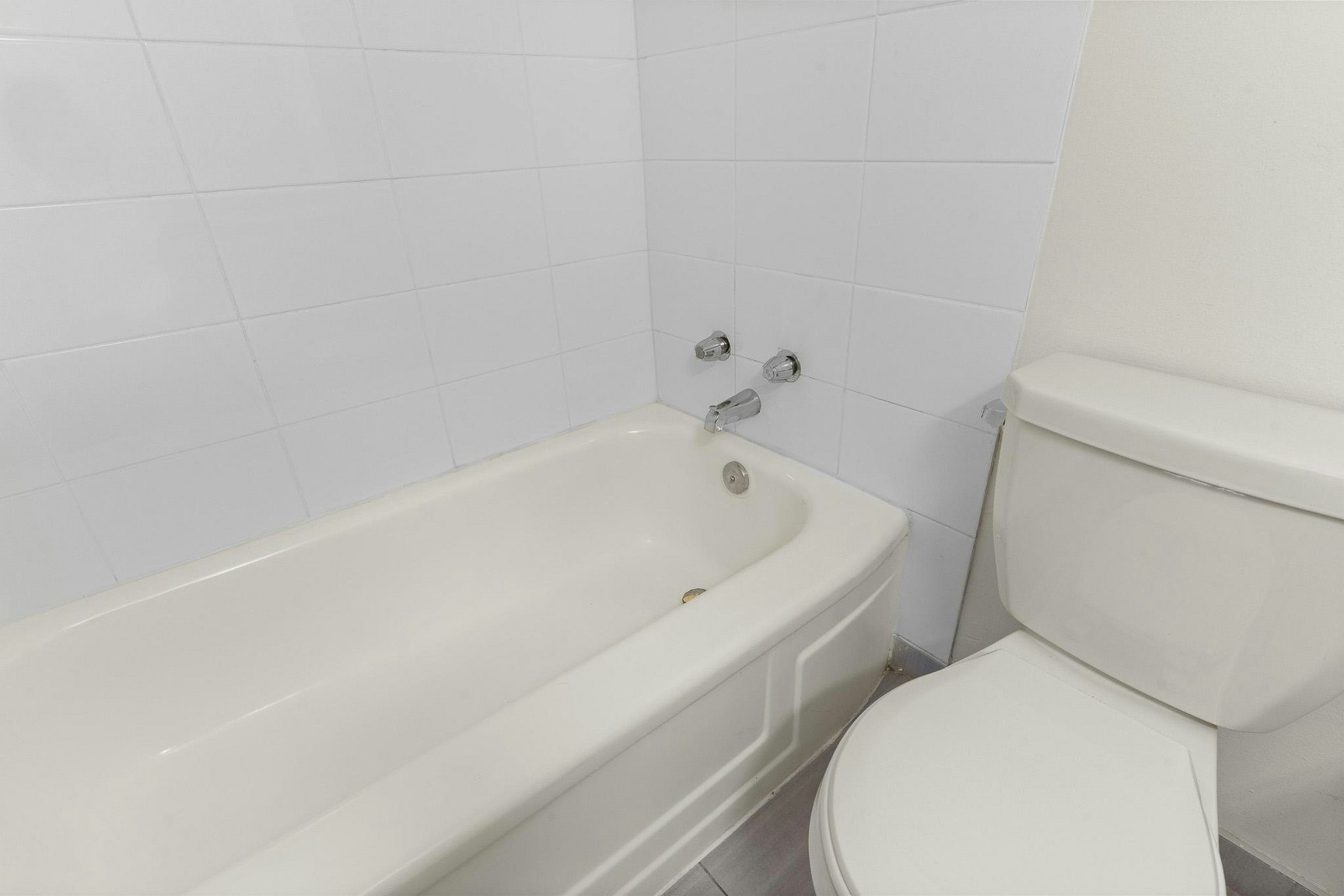 9820 104 Street Northwest, Edmonton, AB, T5K 0Z1 - 8