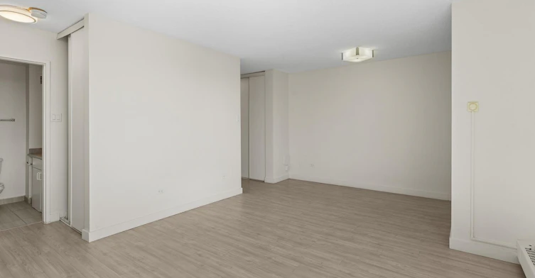 9820 104 Street Northwest, Edmonton, AB, T5K 0Z1 - 6