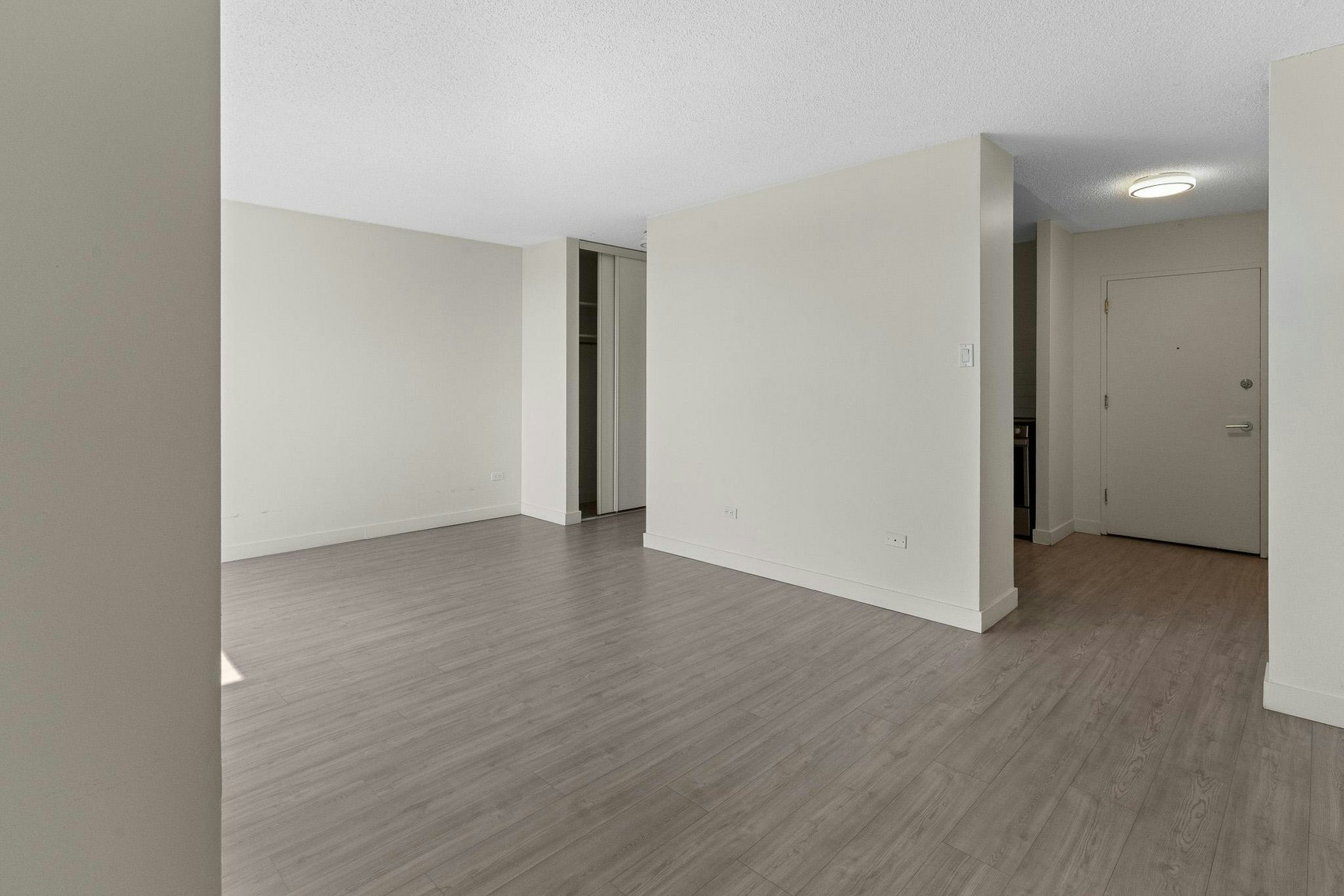 9820 104 Street Northwest, Edmonton, AB, T5K 0Z1 - 4