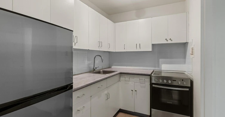 9820 104 Street Northwest, Edmonton, AB, T5K 0Z1