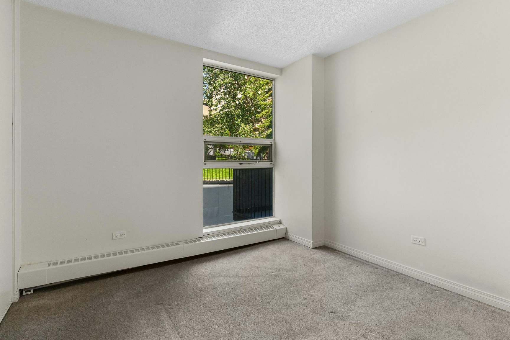 9820 104 Street Northwest, Edmonton, AB, T5K 0Z1 - 4