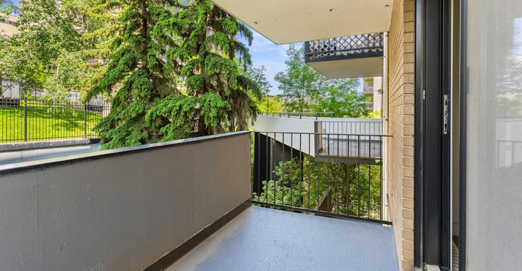 9820 104 Street Northwest, Edmonton, AB, T5K 0Z1 - 17
