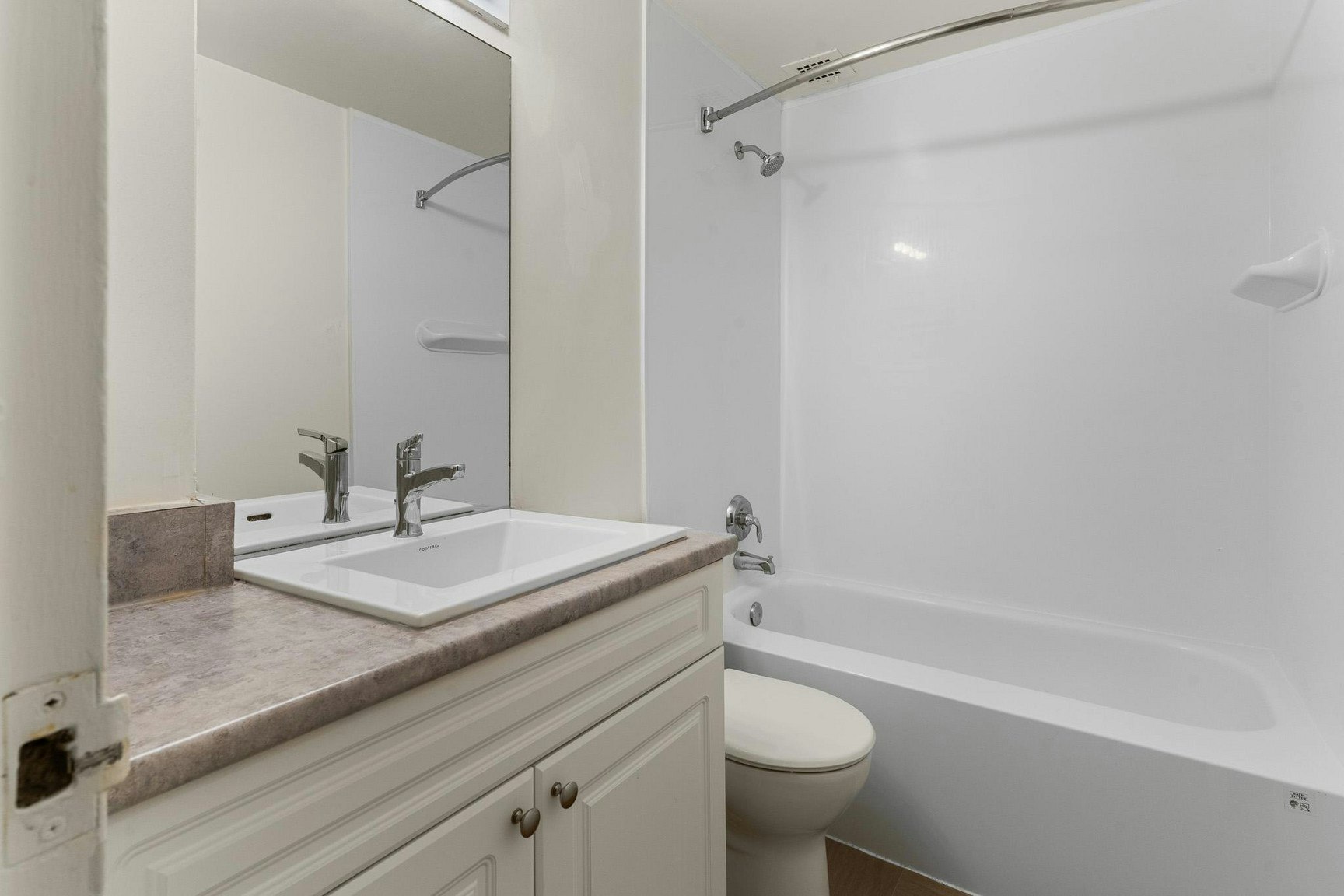 9820 104 Street Northwest, Edmonton, AB, T5K 0Z1 - 14